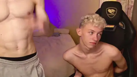 Show de cam hot com o twink LeonLure