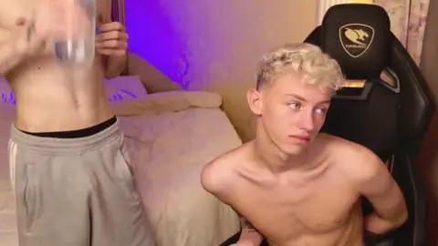 Heißer Twink-Camboy-Show mit LeonLure