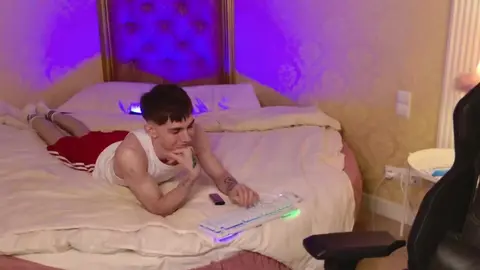 Pareja de twinks sexy en cam – JerryLucky