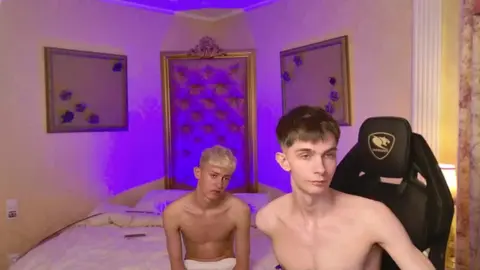 Pareja de twinks calientes – JerryLucky