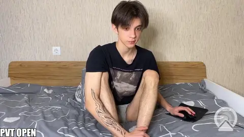 Twink camboy à la maison — show hot