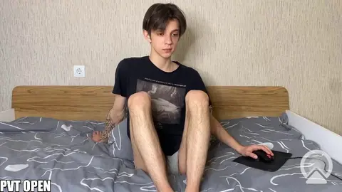 Twink camboy à la maison — show hot