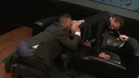 Reunión de ejecutivos… y sexo en la oficina