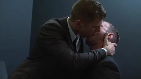 Anzug-Boss & sein Mitarbeiter