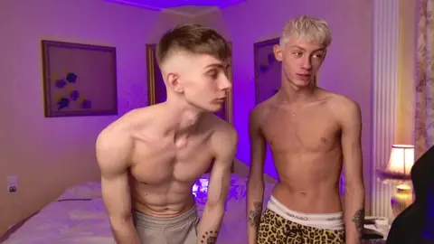 Pareja de twinks bien caliente