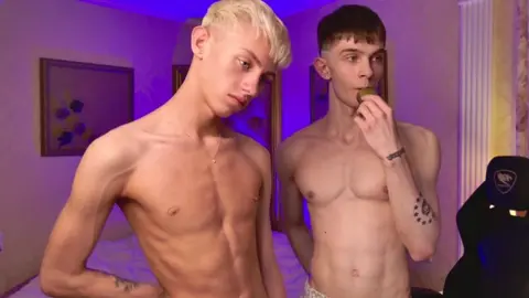 Coppia hot di twink in cam – JerryLucky Tube