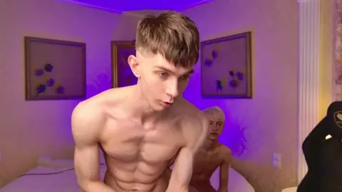 Sexy Gay-Paar unter Freunden – JerryLucky