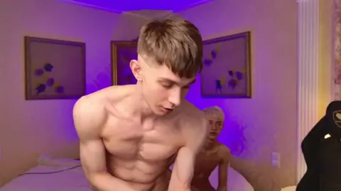 Pareja gay sexy entre colegas – JerryLucky