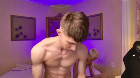 Coppia gay sexy tra amici – JerryLucky