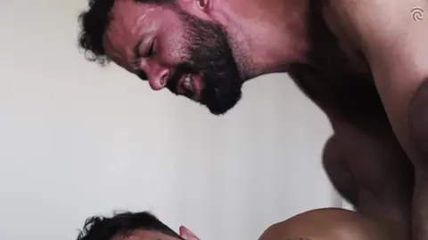 Doppio cazzo per un ragazzo sexy