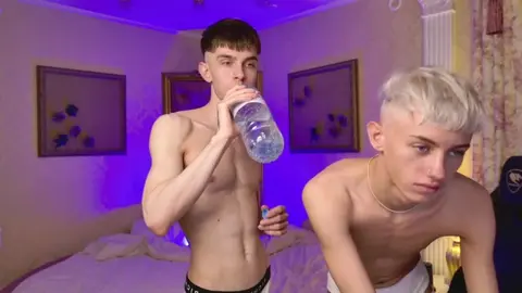 Couple de twinks camboys bien chauds – JerryLucky