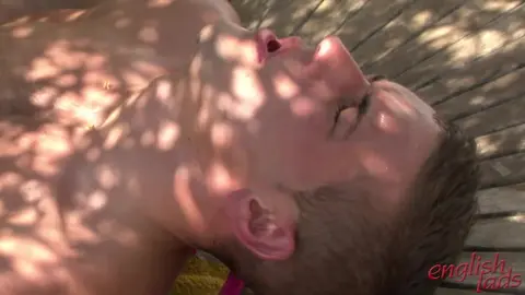 Rich e Chris revezam-se para arrebentar o cu apertado do Dan