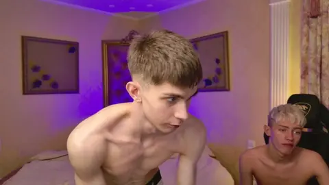 Casal de twinks sexy em casa – JerryLucky