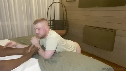 Sub bianco succhia dita dei piedi