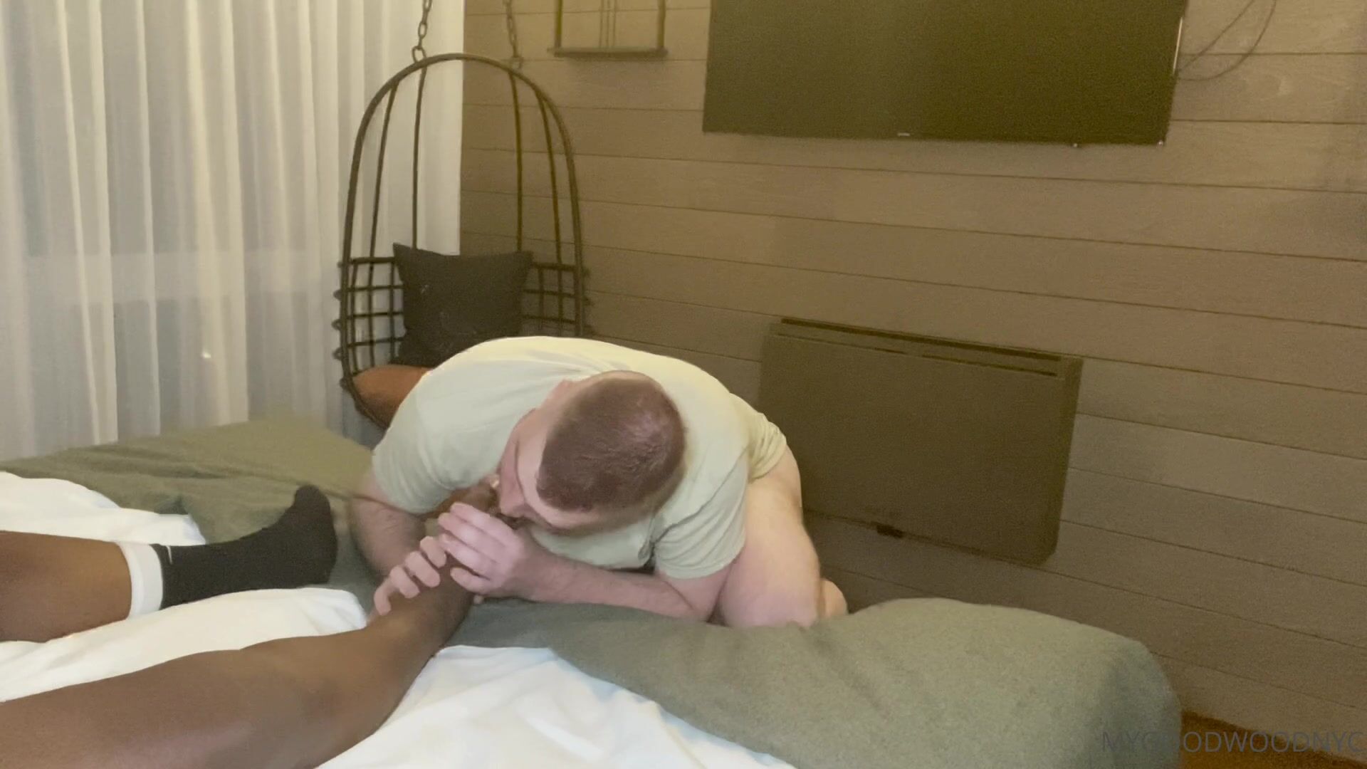 Sub bianco succhia dita dei piedi