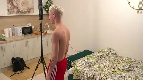 Gangbang de twinks en casa con JerryLucky