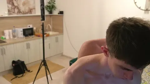 Twink-Haus-Gangbang mit JerryLucky