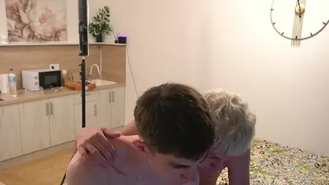 Gangbang di twink a casa con JerryLucky