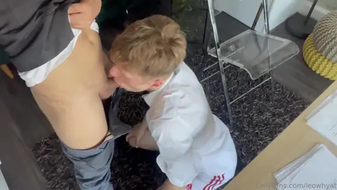 Nach der Arbeit angebetet