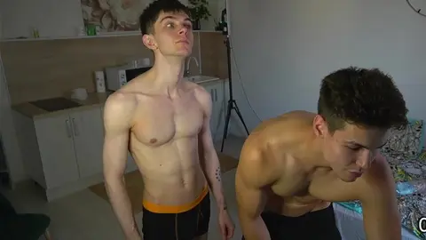 Sessione di gruppo di twink arrapati tra amici – camboys JerryLucky