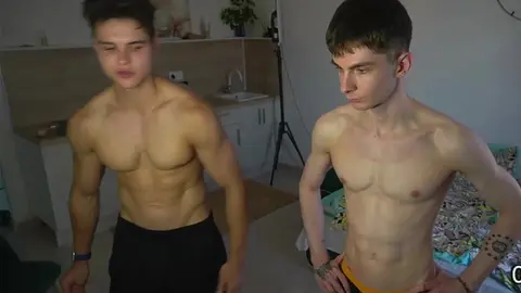 Geile Twink-Group-Session mit Freunden – JerryLucky Camboys