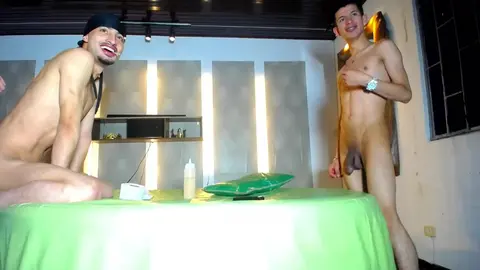 Orgía de twinks latinos y cam boys bien calientes