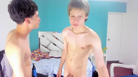 Casal de twinks tarados na cam – oliverblondie69