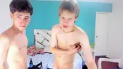 Casal de twinks tarados na cam – oliverblondie69