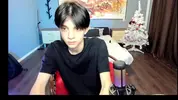Twink sexy en webcam à la maison – Yoodeeahh