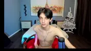 Twink sexy en webcam à la maison – Yoodeeahh