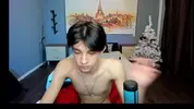 Twink sexy en webcam à la maison – Yoodeeahh