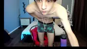 Twink sexy en webcam à la maison – Yoodeeahh