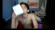 Twink sexy en webcam à la maison – Yoodeeahh