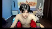 Twink sexy en webcam à la maison – Yoodeeahh