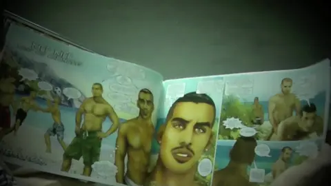 Fabian Esteban, look macarra, se pajea en un parking subterráneo