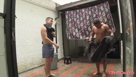 Jeunes Latinos qui baisent 010