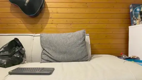 Twink-Camboy Andy_Belier in heißer Show