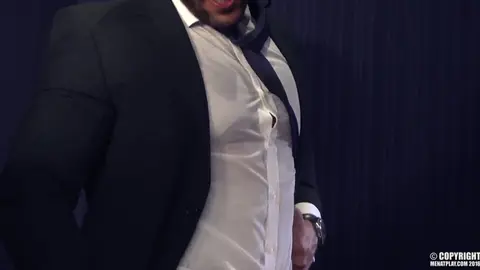 Denis Vega e Ivan Gregory se dan flip-fuck en «Cine-X» en MenAtPlay