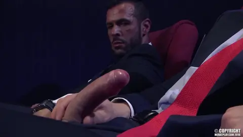 Denis Vega e Ivan Gregory se dan flip-fuck en «Cine-X» en MenAtPlay