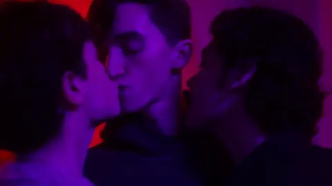 Party di sesso di gruppo tra twink: Tyler Ryder & CJ