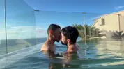 Alejo Ospina: Scopata in piscina