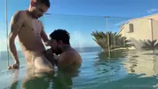 Alejo Ospina: Scopata in piscina
