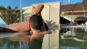 Alejo Ospina: Scopata in piscina