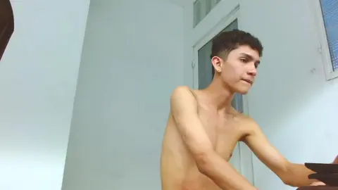 Pareja camboy twink bien caliente – Noah Tyler