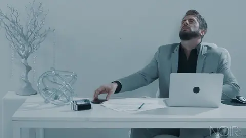 Wesley Woods wird bareback durchgenommen