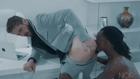 Wesley Woods wird bareback durchgenommen