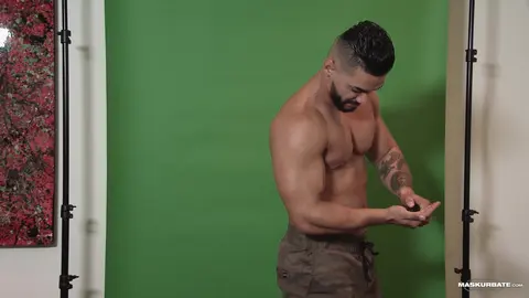 Auditions — Arad Winwin (Maskurbate): Solo, Toys, Muskeln