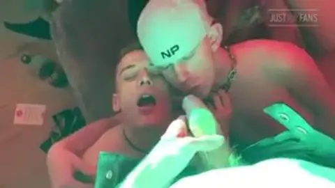 De joelhos na torneira: manda ver, bros