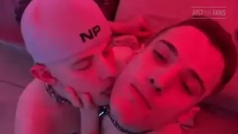 Auf die Knie am Zapfhahn: Runter damit, Jungs