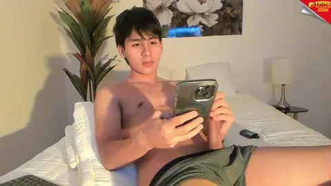 Sexy Twink-Camboy: heißer Kaneky-Show